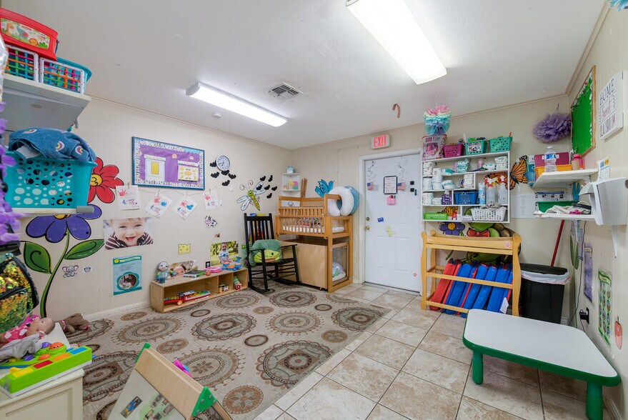 More Photos Of 2000 N 25th St, Waco Daycare Center For Sale