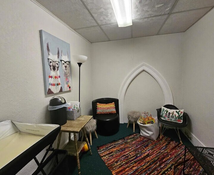 More Photos Of 401 N Vine St, Sparta Specialty For Sale