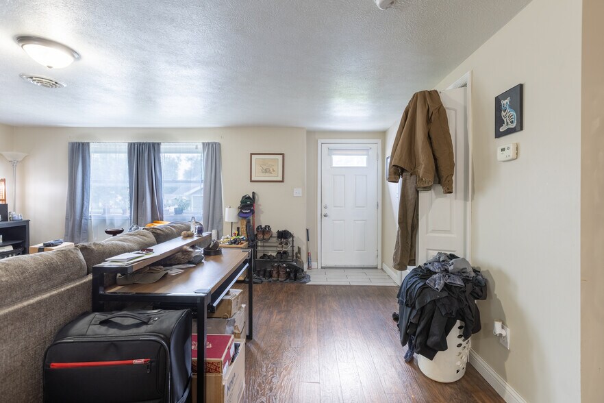 More Photos Of 2312 S Rogers St, Bloomington Freestanding For Sale