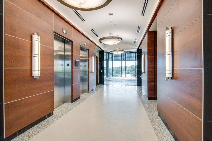 More Photos Of 1225 S Main St, Grapevine Loft Creative Space For Lease