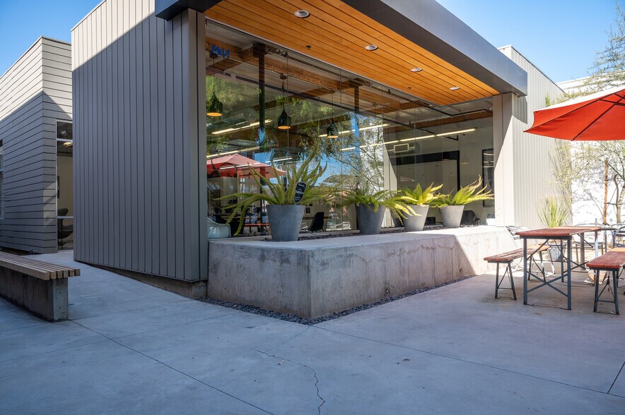 More Photos Of 435-441 E 4th St, Long Beach Storefront Retail Office For Lease