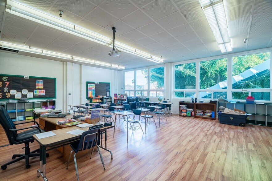 More Photos Of 2911 N San Fernando Rd, Los Angeles Schools For Lease
