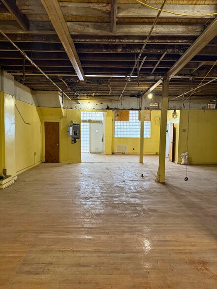 More Photos Of 9-11 Elm Ave, Mount Vernon Service For Sale