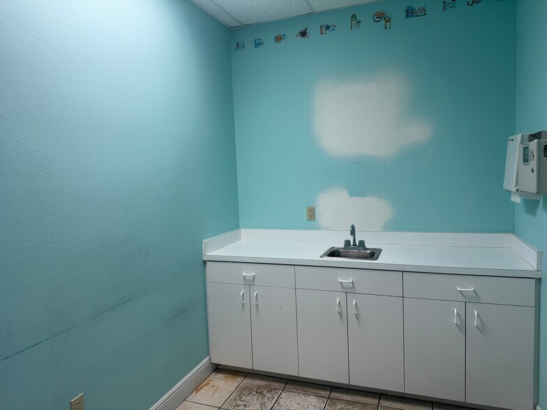 More Photos Of 3586 Aloma Ave, Winter Park Office For Sale