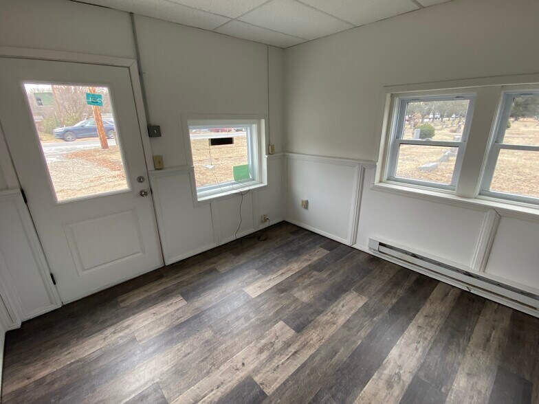 More Photos Of 137 Overlook Rd, Poughkeepsie Warehouse For Lease