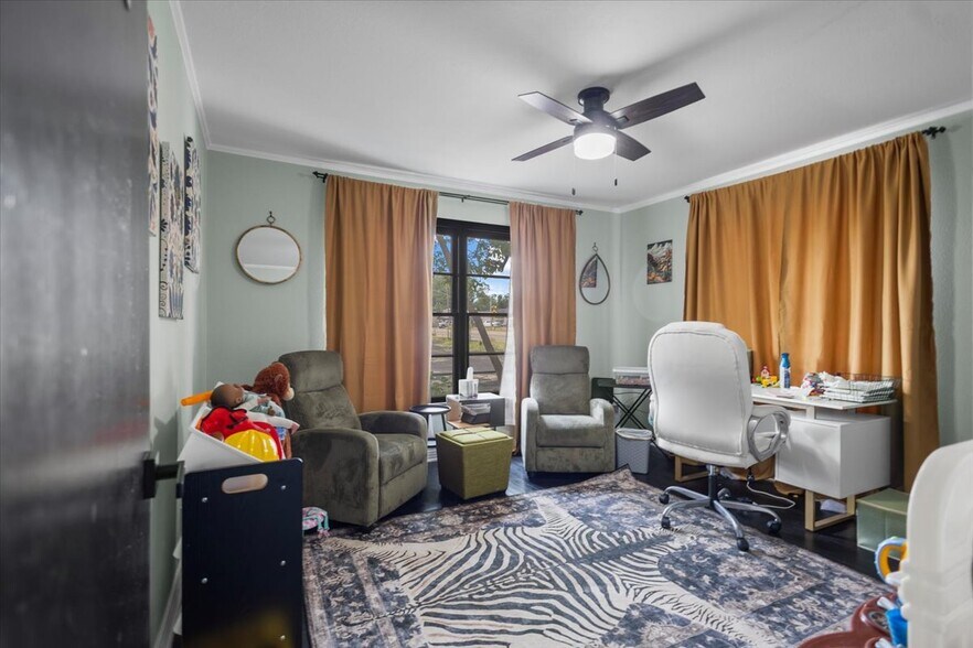 More Photos Of 501 N Main St, Lindale Office For Sale