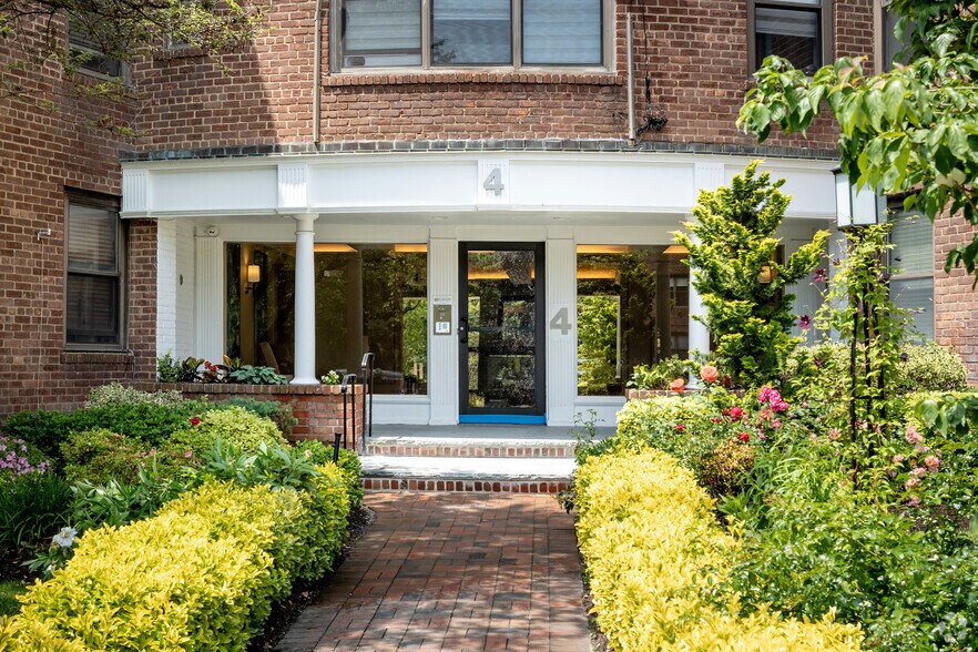 More Photos Of 49-81 Cuttermill Rd, Great Neck Apartments For Sale