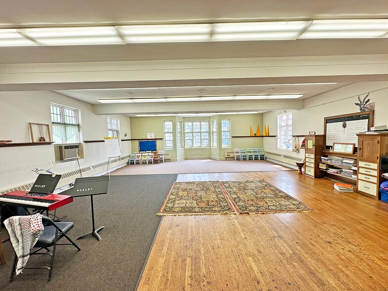 More Photos Of 14 N May St, Aurora Religious Facility For Sale