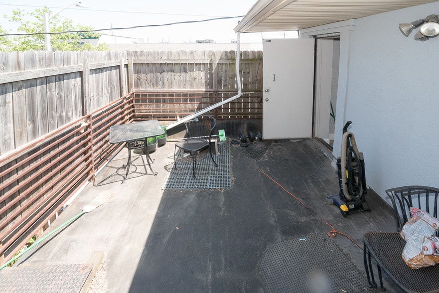 More Photos Of 3734 Fleet St, Baltimore Bar For Sale