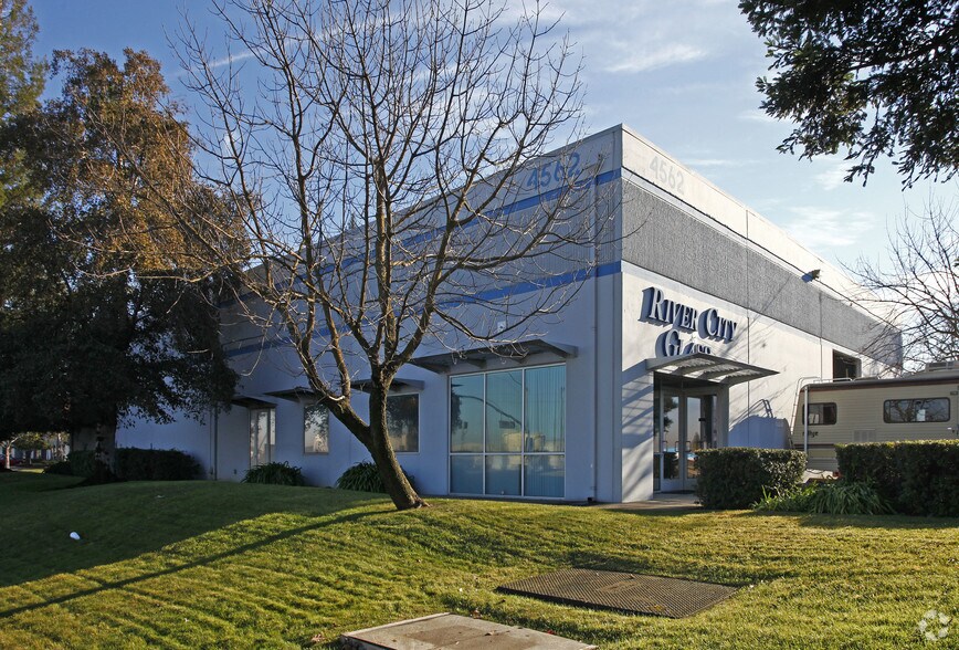 More Photos Of 4562 Roseville Rd, North Highlands Warehouse For Lease