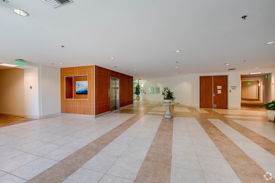 More Photos Of 28632 Roadside Dr, Agoura Hills Office For Lease