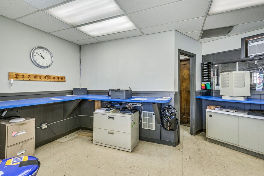 More Photos Of 3610 Lyndale Ave S, Minneapolis Auto Repair For Sale