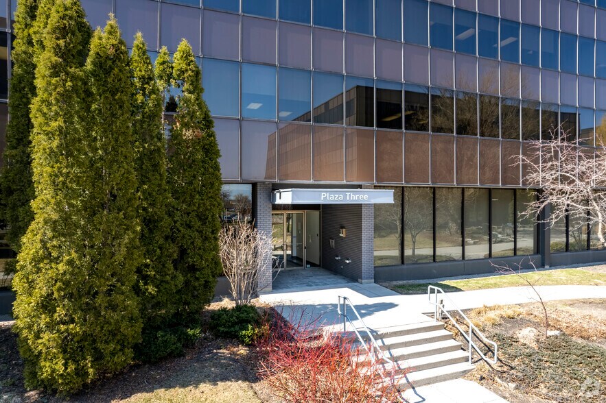 More Photos Of 2000 Argentia Rd, Mississauga Unknown For Lease
