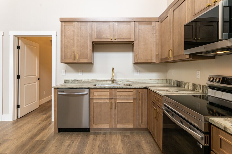 More Photos Of 153 Hackleburg Ln, Hendersonville Multifamily For Sale