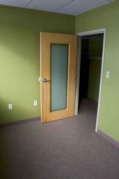 More Photos Of 101 University Dr, Amherst Medical For Lease