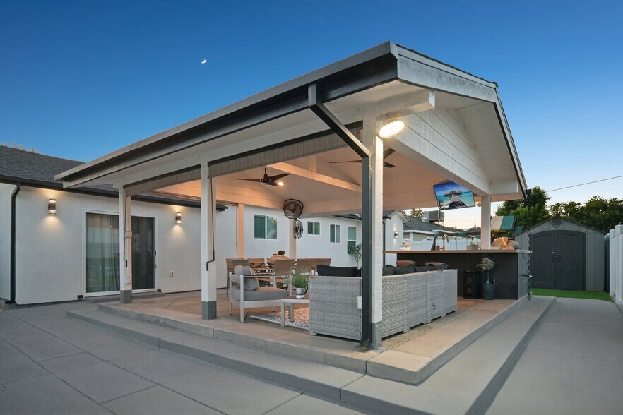 More Photos Of 8434 Oakdale Ave, Winnetka Multifamily For Sale