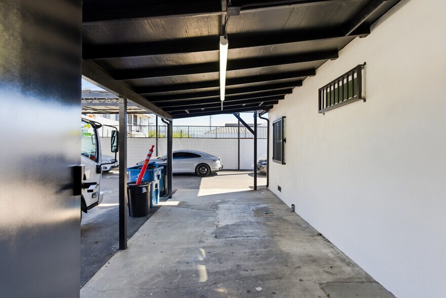 More Photos Of 13449 Van Nuys Blvd, Pacoima Storefront Retail Office For Sale