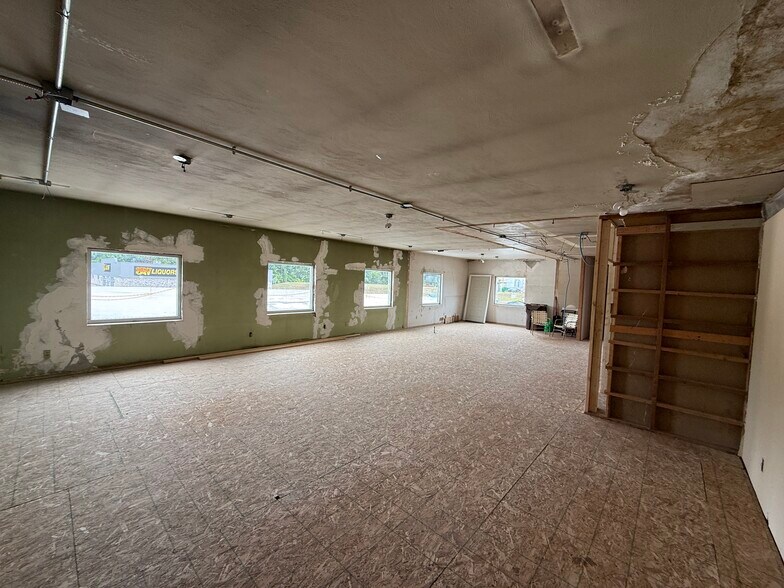 More Photos Of 10906-10910 US 24, Fort Wayne General Retail For Lease