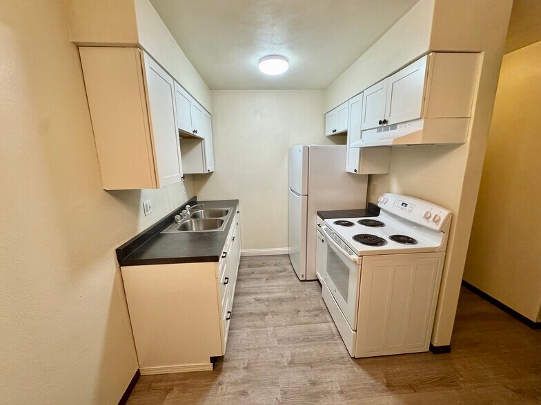 More Photos Of 901 S 74th St, Belleville Apartments For Sale