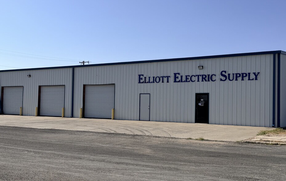 Primary Photo Of 1308 N Nelson St, Fort Stockton Showroom For Sale