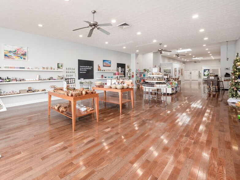 More Photos Of 24 S Main St, London Storefront Retail Office For Sale