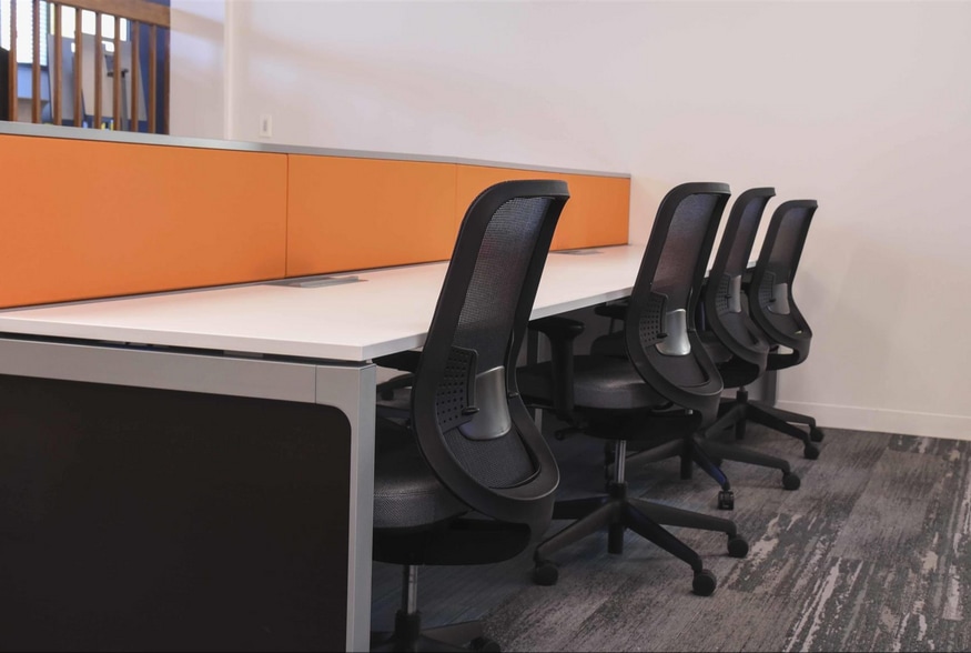 More Photos Of 25 N River Ln, Geneva Coworking Space