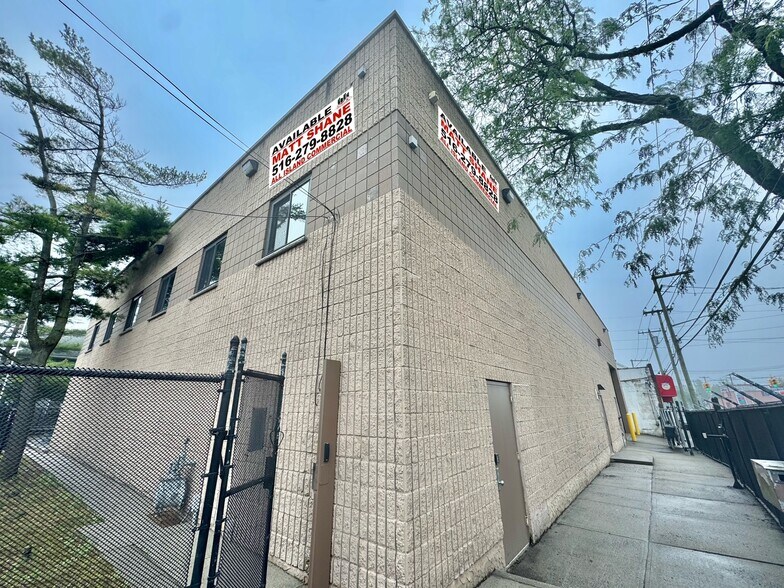 More Photos Of 130 Sheridan Blvd, Inwood Warehouse For Sale