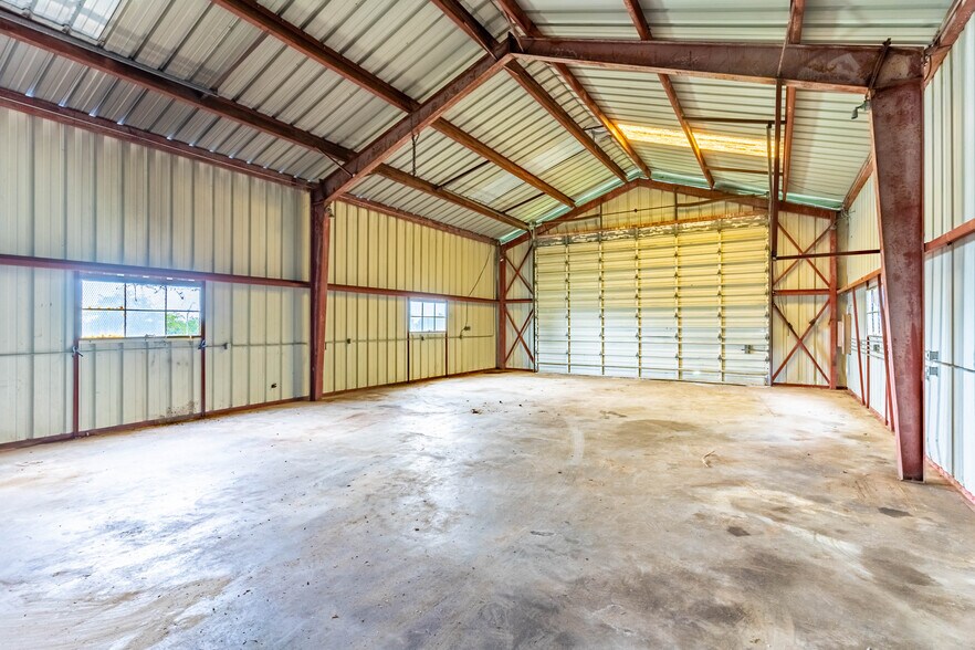 More Photos Of 1021 Grove st, Kaufman Warehouse For Sale