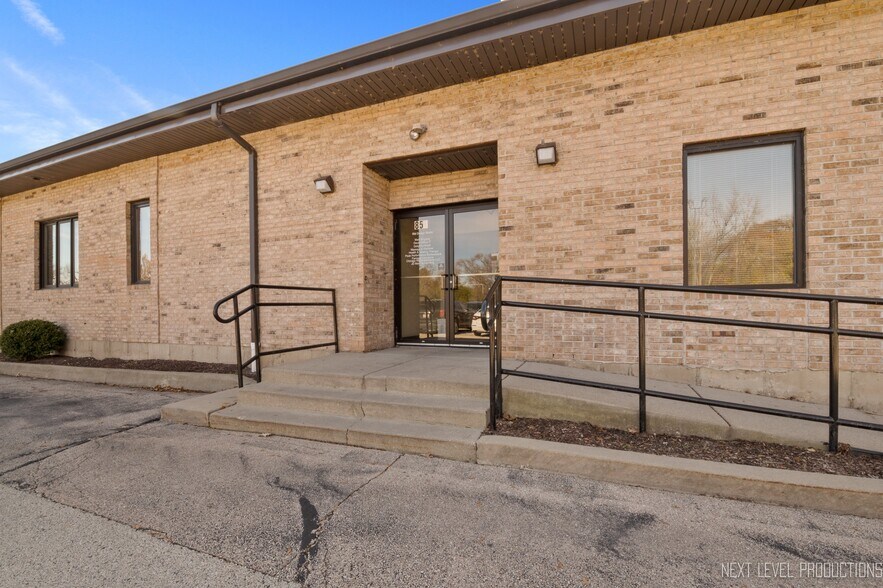 More Photos Of 850 W Bartlett Rd, Bartlett Medical For Sale