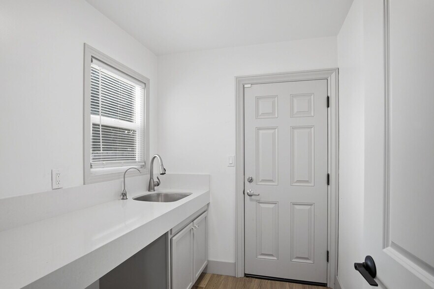 More Photos Of 2250 Colorado Ave, Turlock General Retail For Sale