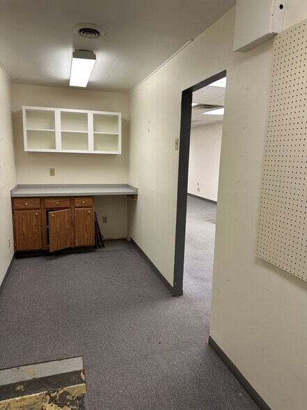 More Photos Of 438 N Bancroft St, Indianapolis Light Manufacturing For Sale