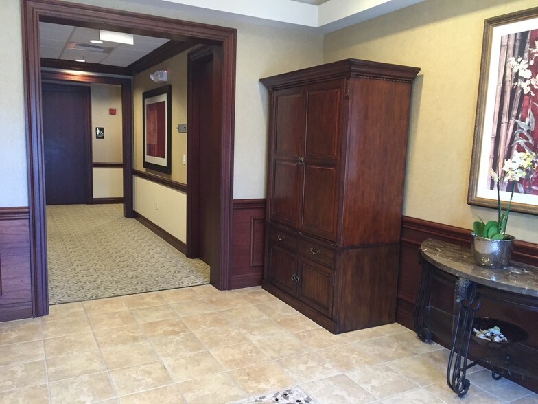 More Photos Of 2639 Fruitville Rd, Sarasota Medical For Lease