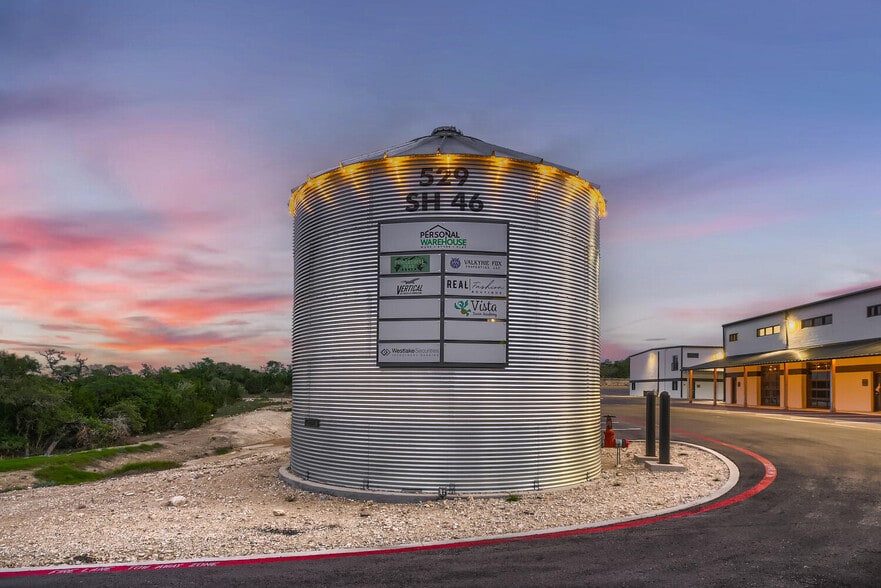 More Photos Of 529 SH 46 E, Boerne Showroom For Lease