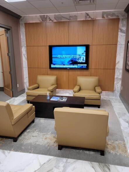 More Photos Of 821 5th Ave S, Naples Office For Lease