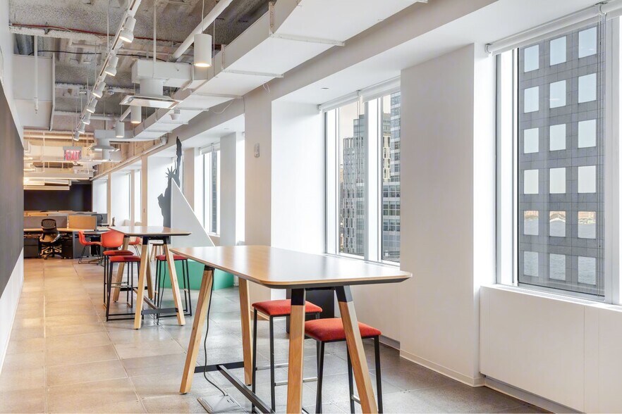 More Photos Of 300 Vesey St, New York Office For Lease