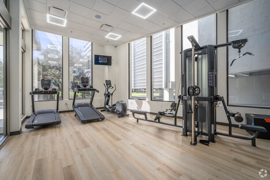 More Photos Of 2100 West Loop South, Houston Office For Lease