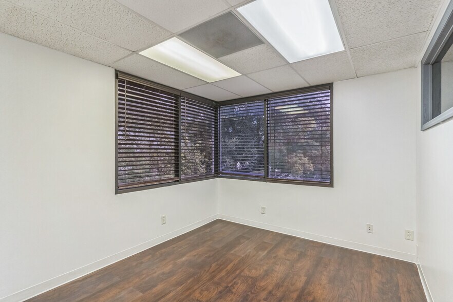 More Photos Of 210 N Westmonte Dr, Altamonte Springs Medical For Lease