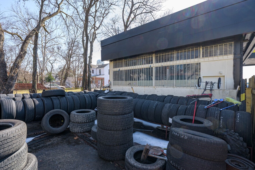 More Photos Of 1320 S Austin Ave, Denison General Retail For Sale