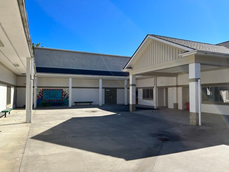 More Photos Of 841 Dunklin Bridge Rd, Fountain Inn Specialty For Sale