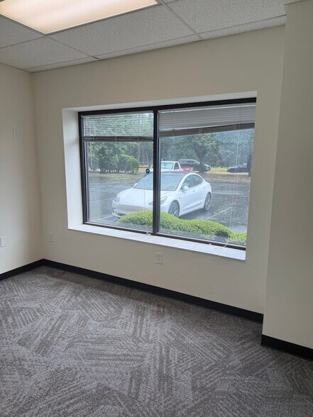 More Photos Of 330-344 Springhill Farm Rd, Fort Mill Light Distribution For Sale
