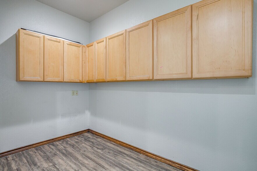 More Photos Of 1318-1324 NW John Jones Dr, Burleson Office For Lease