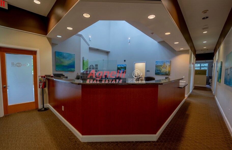 More Photos Of 30 Country Squire Dr, Cromwell Medical For Sale