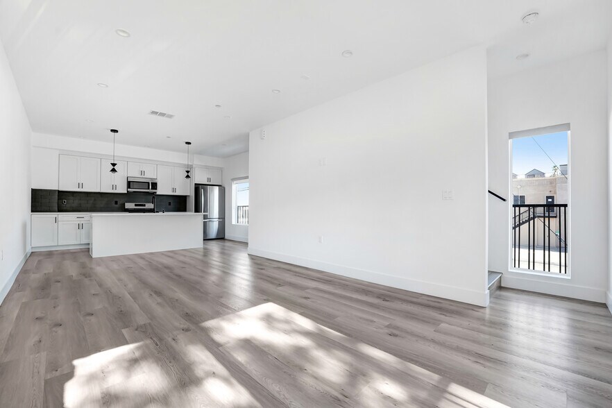 More Photos Of 21721 Hart St, Canoga Park Apartments For Sale
