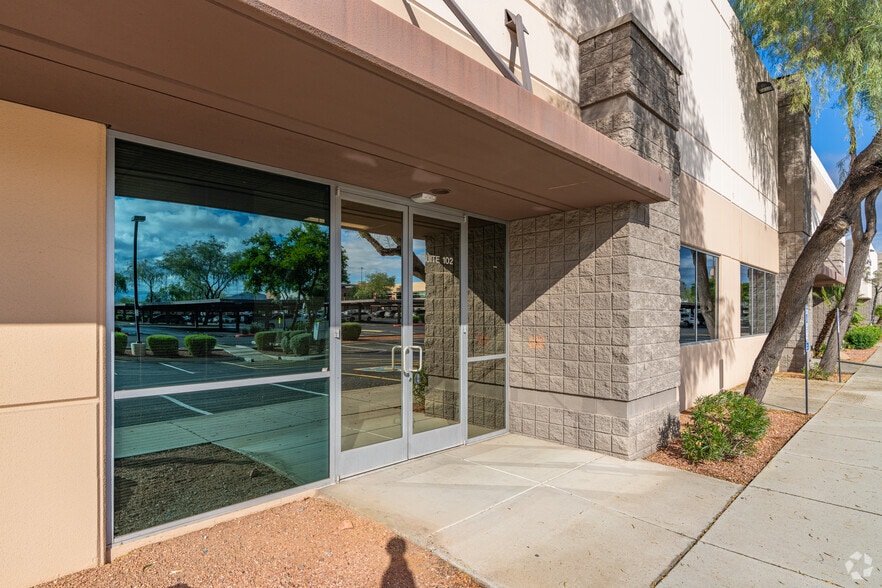 More Photos Of 950 W Behrend Dr, Phoenix Unknown For Lease