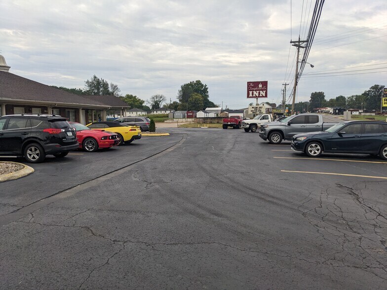 More Photos Of 1500 Edmonton Rd, Tompkinsville Hotel For Sale