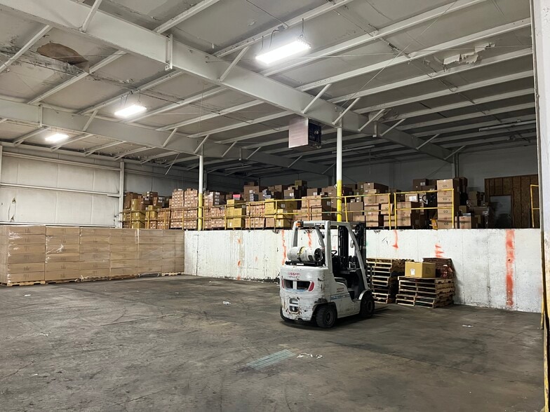 More Photos Of 2601-2609 28th St SW, Wyoming Manufacturing For Sale