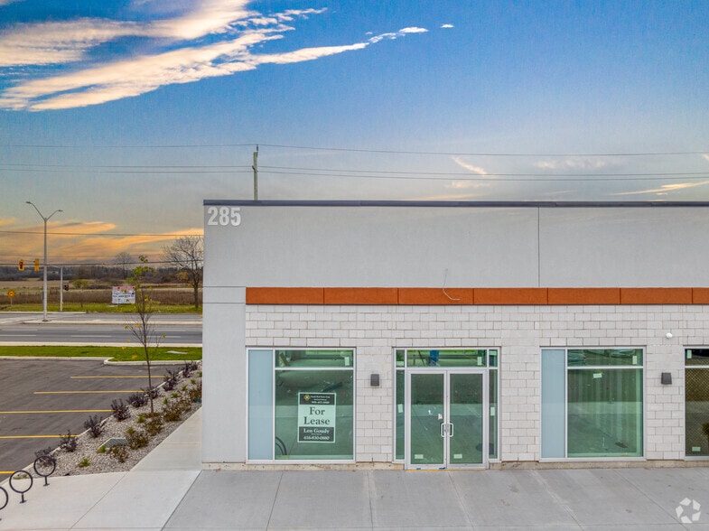 More Photos Of Upper Centennial Pky, Hamilton Unknown For Lease