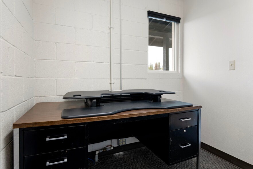 More Photos Of 16440 Finley Butte Rd, La Pine Office For Sale