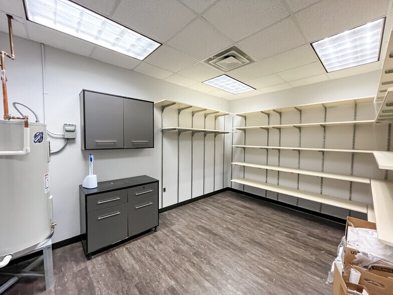 More Photos Of 3460 N Ridge Rd, Wichita Freestanding For Lease