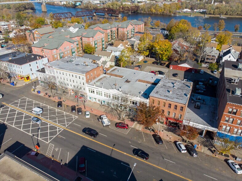 More Photos Of 510-526 Main St, Middletown Storefront Retail Office For Lease